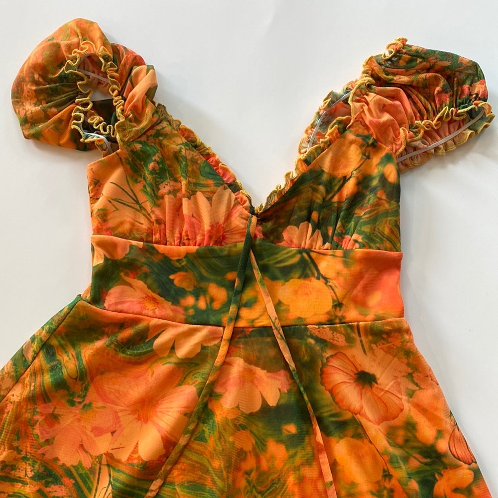 The size is a XS and is a smaller fitting dress on shoulders and waist.